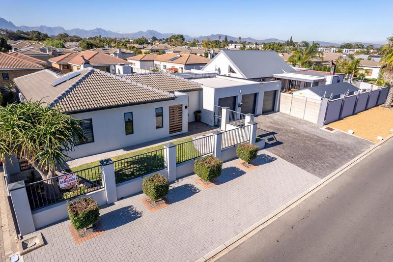 4 Bedroom Property for Sale in Viking Village Western Cape